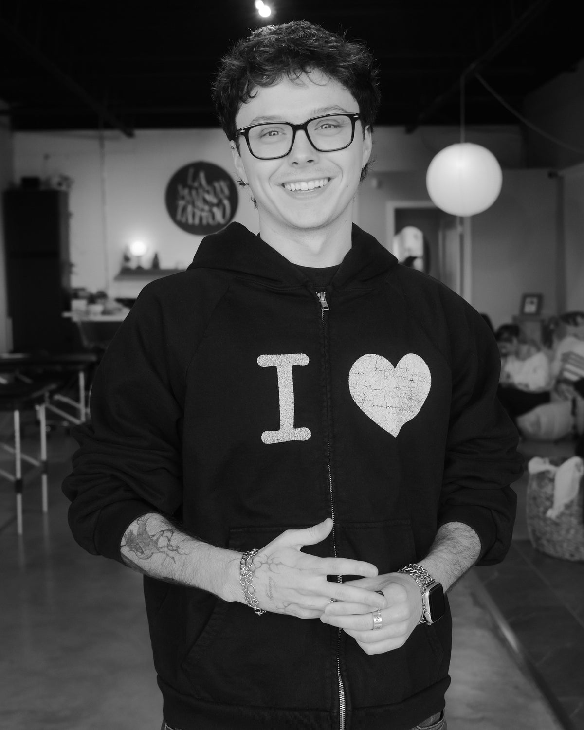 Louis, artiste résident à La Maison Tattoo