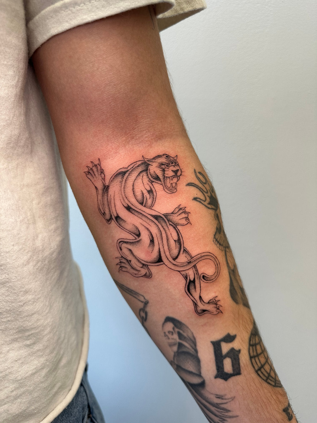 Tatouage par Tobias, La Maison Tattoo