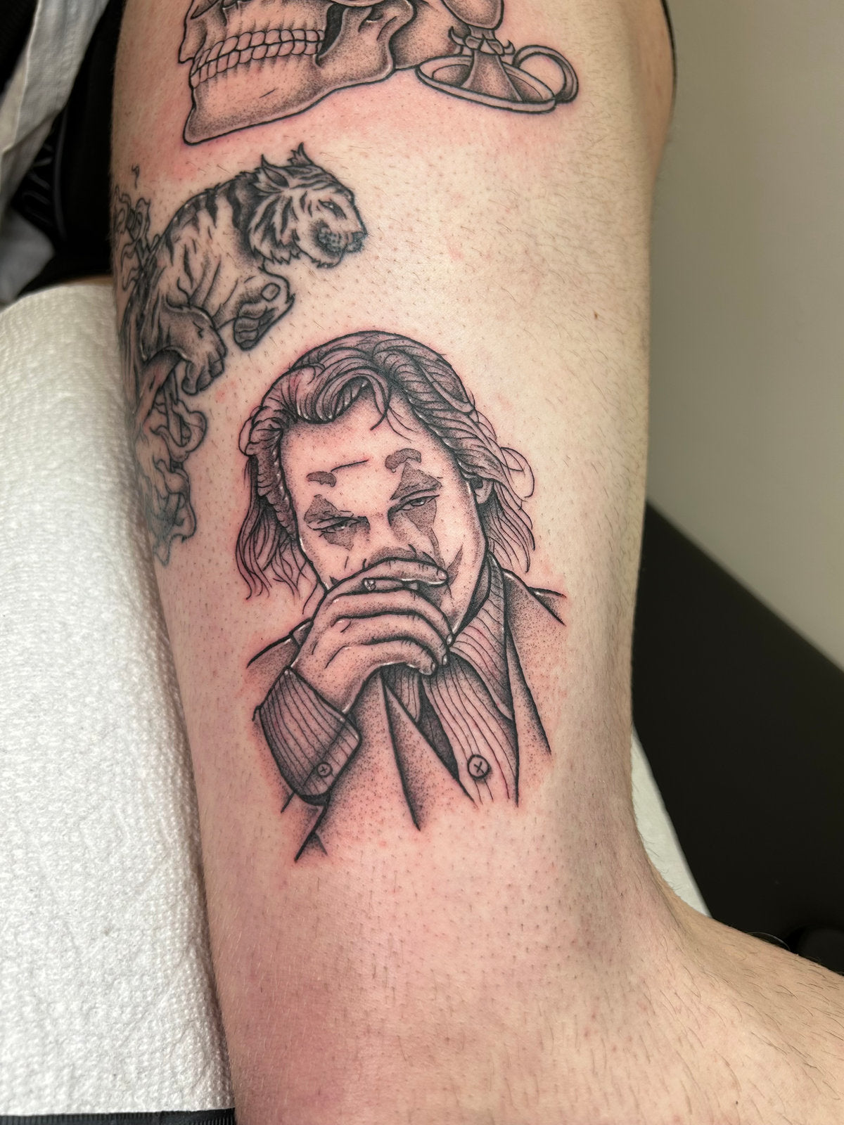 Joker tattoo neo-traditionnel